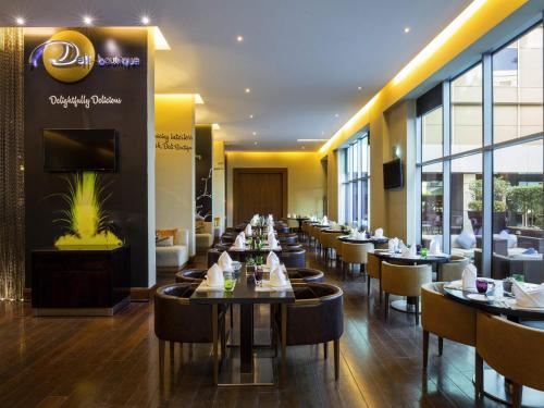 Restaurace v ubytování Novotel Suites Mall Avenue Dubai
