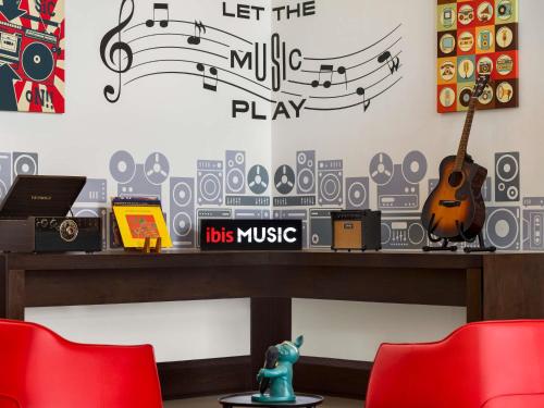 a desk with music notes on the wall at ibis Dubai Al Rigga in Dubai