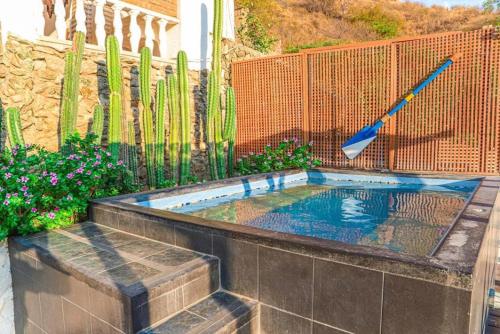 Bazén v ubytování Hotel Bahia Taganga nebo v jeho okolí