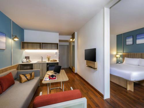 TV a/nebo společenská místnost v ubytování Hotel Ibis Samui Bophut