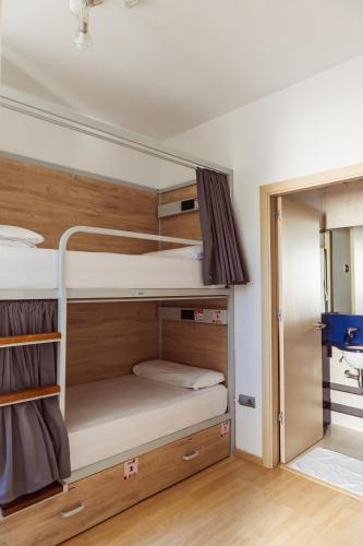 Leevin Stay Hostel