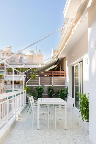 Aspasias Urban Athèna Apt in Pangrati