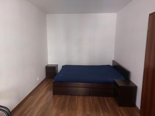 Giường trong phòng chung tại Apartment next to new hospital