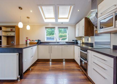 Dapur atau dapur kecil di Calthwaite Hall Lodges