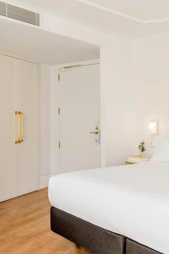 Room Mate Cosmo - City Centre, Valencia photo 57