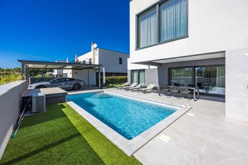 Lemina Signature Villa by Qubo Villas