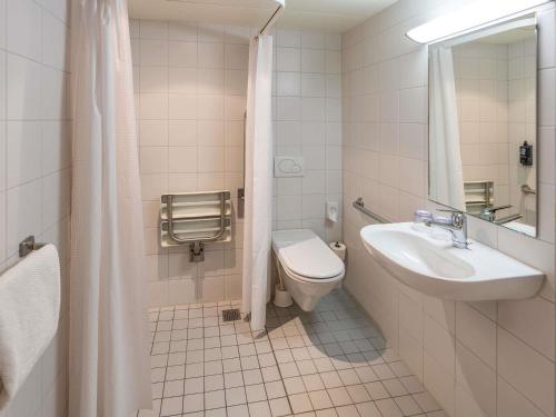 Koupelna v ubytování ibis budget Winterthur