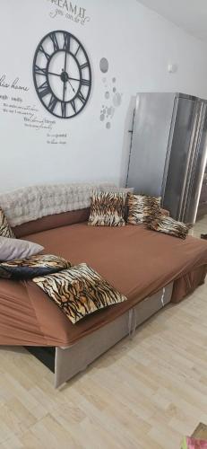 Galeriebild der Unterkunft Stylish Sea view Apartment Feels Like Home, Just Steps from the Beach in Marsaskala