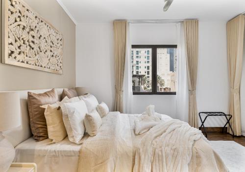 2BR Downtown Dubai 5 Min Walk to Dubai Mall & Burj photo 2