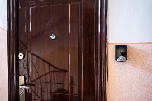 a wooden door in a room with aperature at Sky9 Apartment in Odorheiu Secuiesc