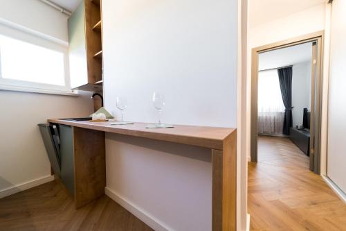 a kitchen with a counter in a room at Sky9 Apartment in Odorheiu Secuiesc