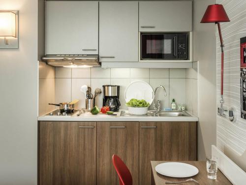 Cucina o angolo cottura di Aparthotel Adagio Paris Bercy Village