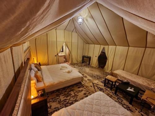 Ein Bett oder Betten in einem Zimmer der Unterkunft Laman Luxury Camp