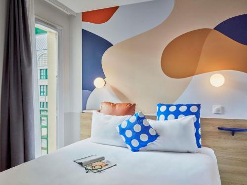 Aparthotel Adagio Val d'Europe près de Disneyland Parisにあるベッド