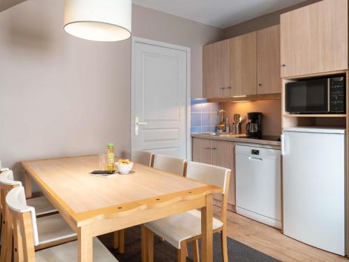 Aparthotel Adagio Val d'Europe près de Disneyland Parisにあるキッチンまたは簡易キッチン