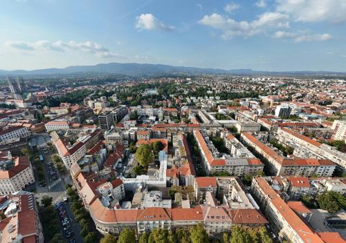 Zagreb 182 - 2 Bedrooms - Parking New - Apartment - Flexible Keybox Entry - Modern - Monthly Rent - WiFi