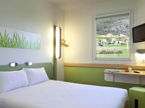 a bedroom with a white bed and a window at Ibis Budget Oviedo in Oviedo