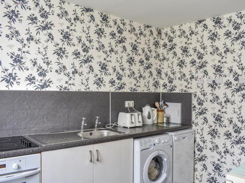 Una cocina o cocineta en Hayfield - Uk35890