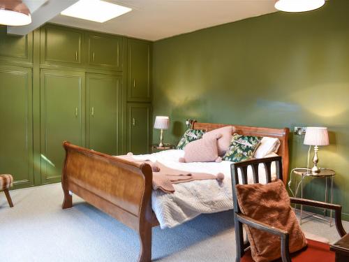 Una cama o camas en una habitación de Hayfield - Uk35890