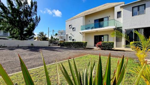 Royal Residence A3 - Gated Semi Detached Villa In Pereybere