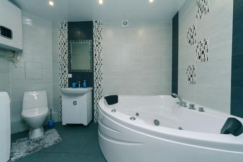 Ванная комната в Flat24 On Lesi Ukrainki 3