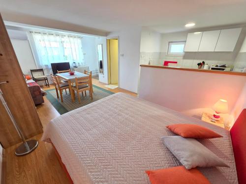 ZITA Studio Apartment with terrace