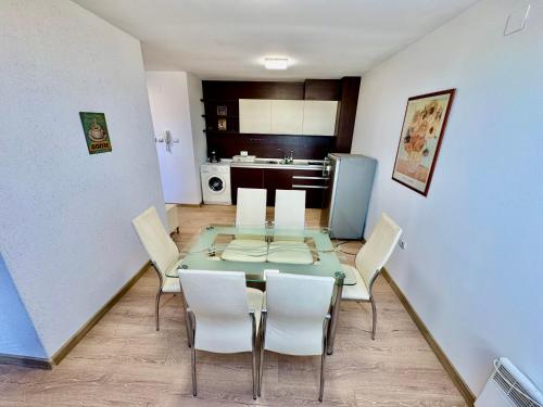 Kuchyň nebo kuchyňský kout v ubytování Todorini Kuli Apartments