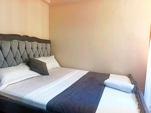 a bed in a small room with at Kate's Ksm CBD apartments 3br2br1br O7Oo1FourFour22Eight in Kisumu