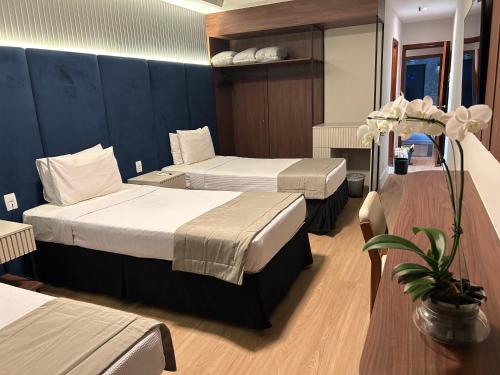 a hotel room with two beds and a table at Américas Benidorm Hotel in Rio de Janeiro