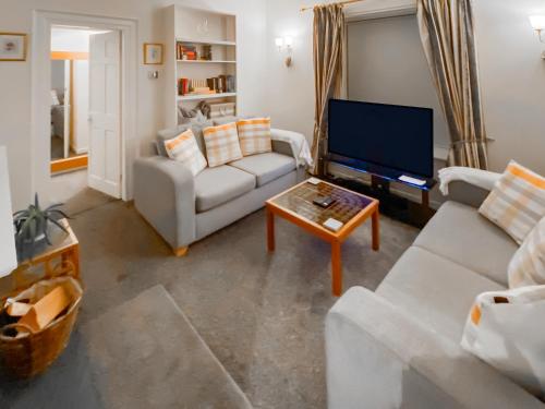 TV a/nebo společenská místnost v ubytování Elizabeth Lodge - Cottage