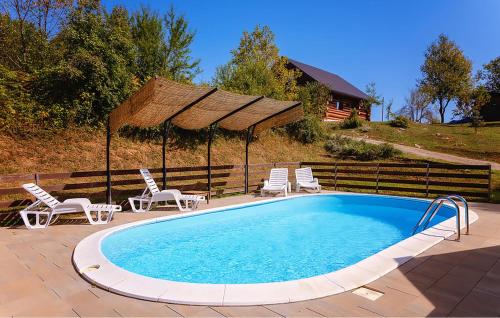 Πισίνα στο ή κοντά στο Beautiful Home In Slunj