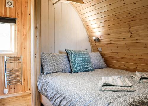 Postel nebo postele na pokoji v ubytování Lowside Farm Glamping