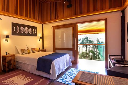 En eller flere senge i et værelse på Chalé Lua Nova - Cabanas Lua Nova