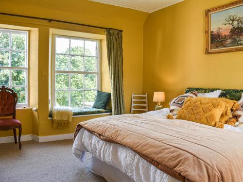 Una cama o camas en una habitación de Hayfield - Uk35890