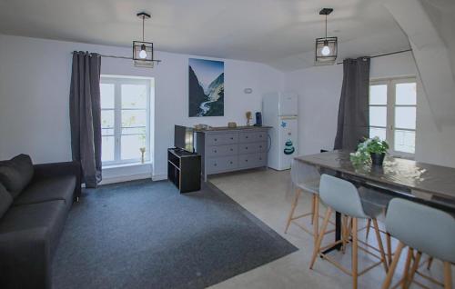 Χώρος καθιστικού στο Nice Apartment In Saint-Germain-La-Prade
