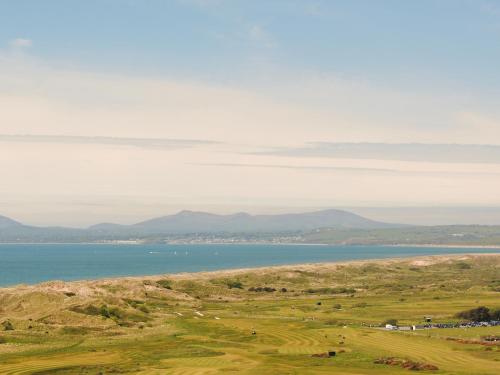 a view of the ocean from the top of a hill at Bod Eithin in Harlech