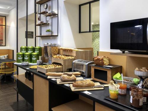 a buffet with bread and pastries on a table at ibis Styles Macon Centre in Mâcon