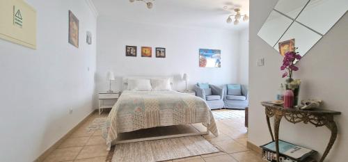 Ένα ή περισσότερα κρεβάτια σε δωμάτιο στο lovely studio in cabanas de tavira