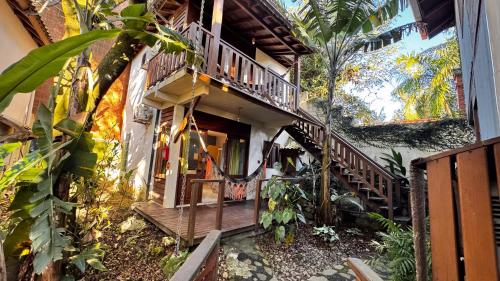 Taman di luar Stolz Chales