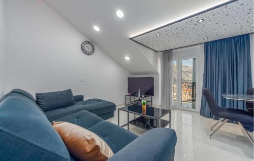 Posezení v ubytování 2 Bedroom Lovely Apartment In Metajna