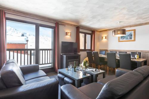 Χώρος καθιστικού στο Chalet des Neiges Hermine