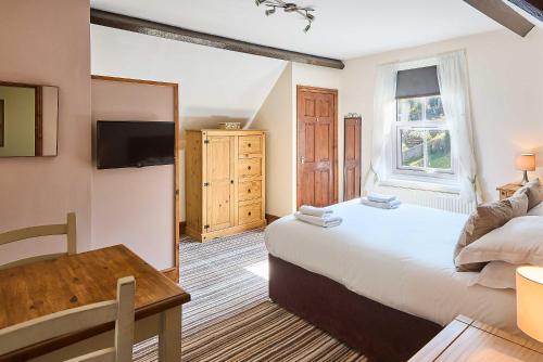 Un pat sau paturi într-o cameră la Aaron Accommodation