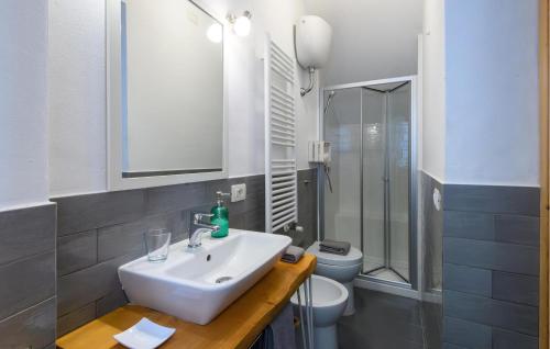 a bathroom with a sink and a toilet at Beautiful Home In Porto Potenza Picena in Porto Potenza Picena