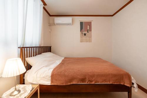 a small bedroom with a bed and a table at Hongik University Station 20 minutes in Seoul