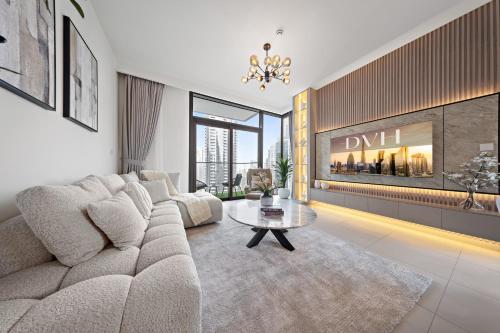 DVH Luxe Retreats 2 Bedroom Downtown by Burj Khalifa and Dubai Mall