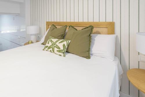WintowinRentals Renovated loft with garage next to Huelin Beach