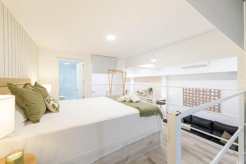 WintowinRentals Renovated loft with garage next to Huelin Beach