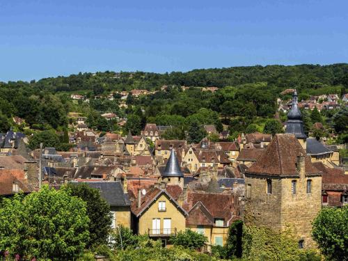 a view of a town with houses and churches at Ibis Sarlat Centre in Sarlat-la-Canéda