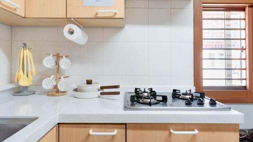 a kitchen with a stove top oven in a kitchen at Hongik University Station 20 minutes in Seoul
