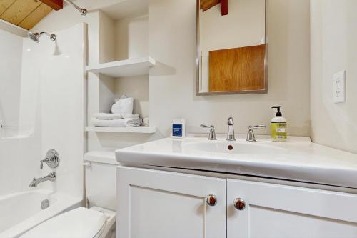 Ένα μπάνιο στο Brynmarie MCA 580